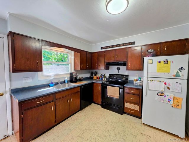 28 Robert Drive, Hyde Park, NY 12538