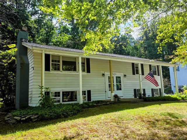 28 Robert Drive, Hyde Park, NY 12538