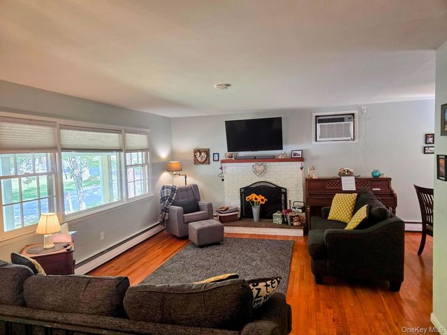 28 Robert Drive, Hyde Park, NY 12538
