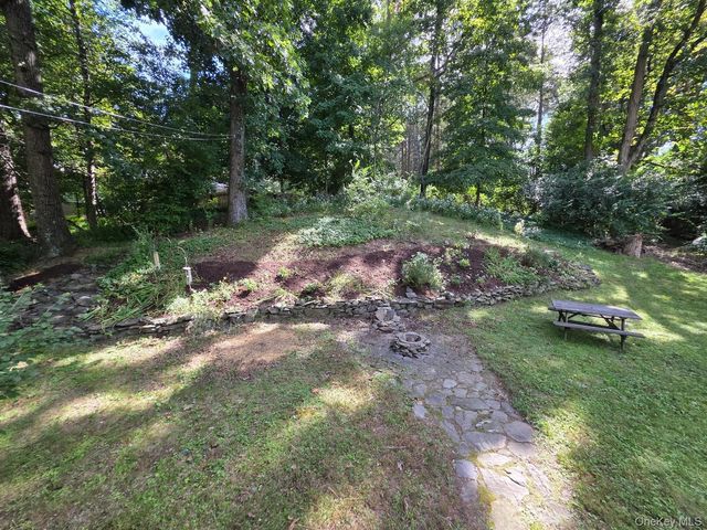 28 Robert Drive, Hyde Park, NY 12538