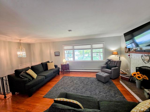 28 Robert Drive, Hyde Park, NY 12538