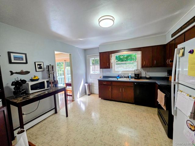 28 Robert Drive, Hyde Park, NY 12538