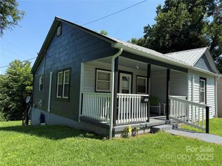703 Stage Street NW, Lenoir, NC 28645