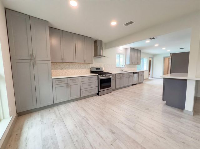 10726 Sugar Hill Drive, Houston, TX 77042