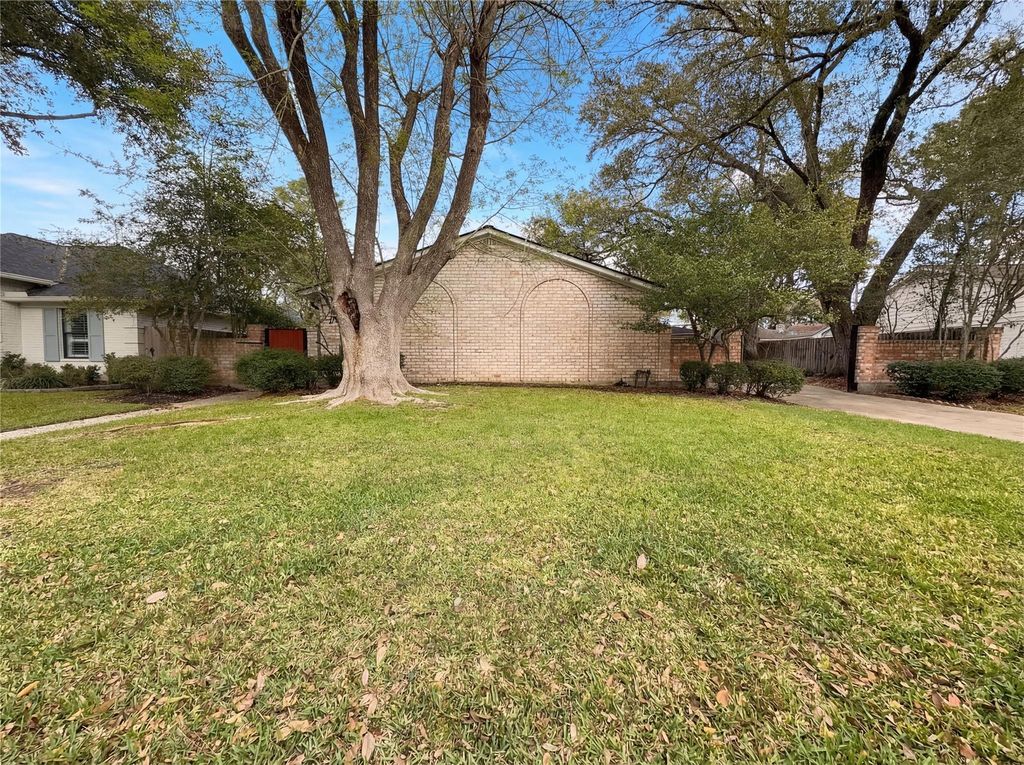 10726 Sugar Hill Drive, Houston, TX 77042