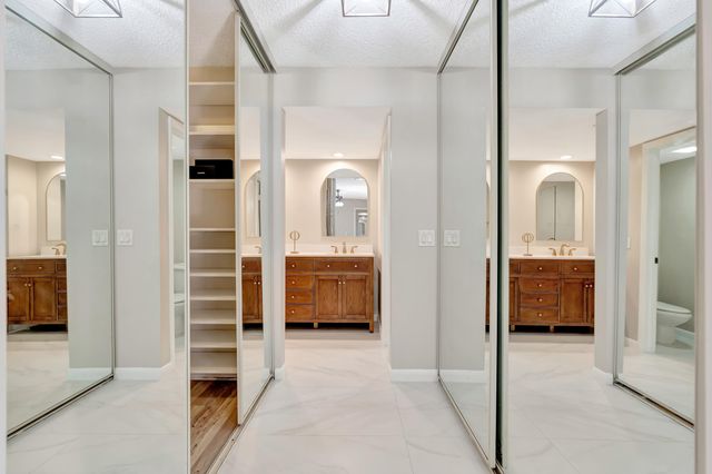207 2nd Terrace, Palm Beach Gardens, FL 33418