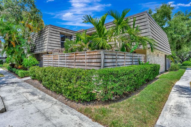 207 2nd Terrace, Palm Beach Gardens, FL 33418