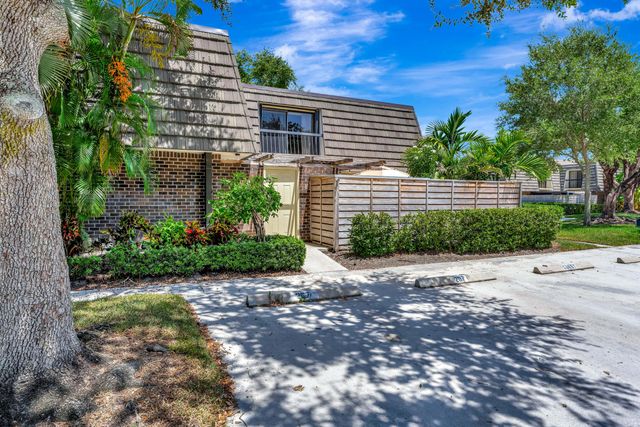 207 2nd Terrace, Palm Beach Gardens, FL 33418
