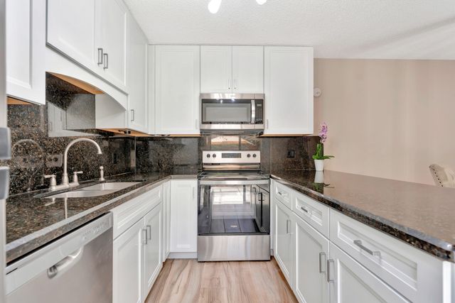 207 2nd Terrace, Palm Beach Gardens, FL 33418