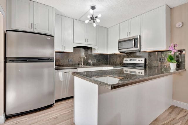207 2nd Terrace, Palm Beach Gardens, FL 33418