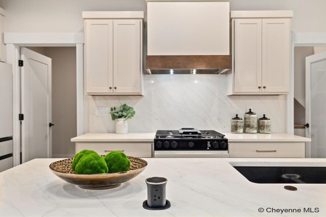 5117 LASSO DR, Cheyenne, WY 82009