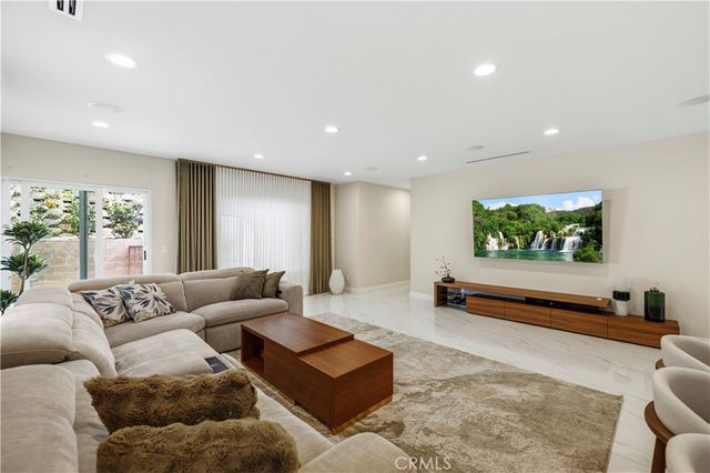 10101 Lanark Street, Sun Valley, CA 91352