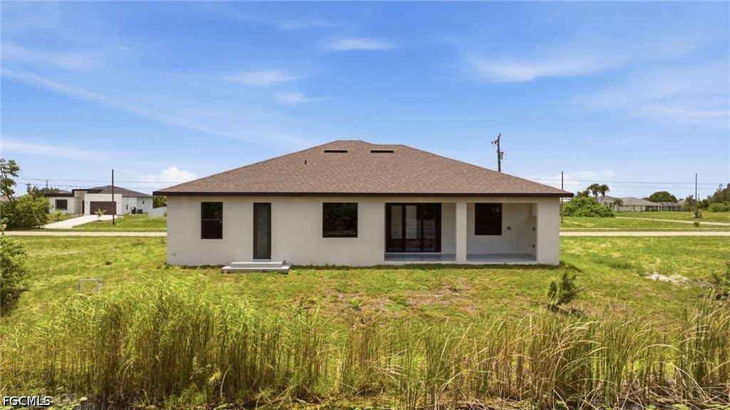 Image 2 of property listing at 2929 Diplomat PKWY W, Cape Coral, FL 33993