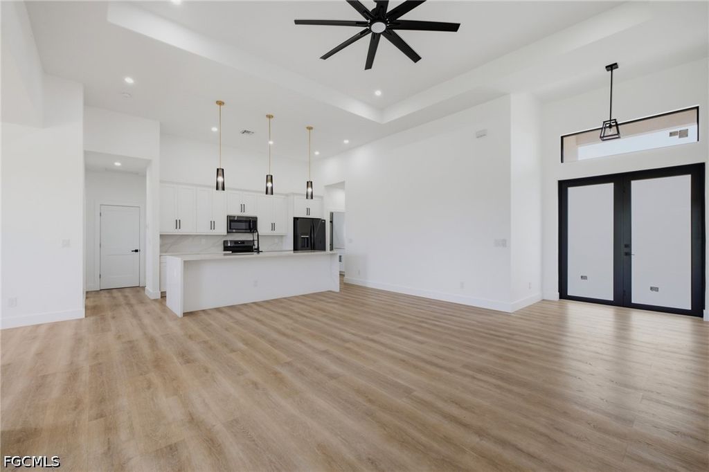 Image 5 of property listing at 2929 Diplomat PKWY W, Cape Coral, FL 33993