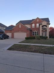 50444 Pinnacle Woods Lane, Macomb Twp, MI 48042