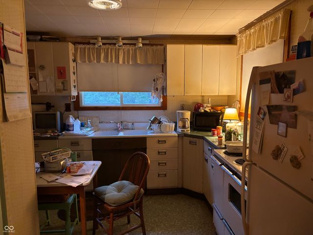 3856 W Old Us 40, West Terre Haute, IN 47885