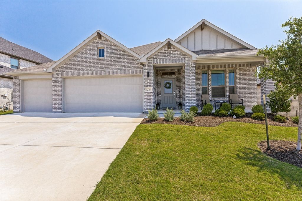 1216 Nuevo Rancho Lane, Fort Worth, TX 76052