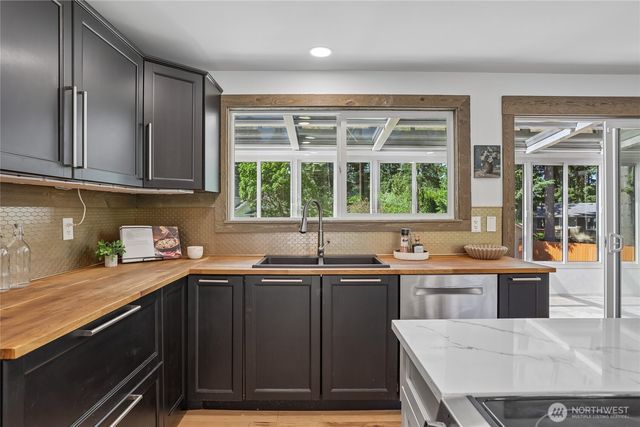 2002 211th Place SW, Lynnwood, WA 98036