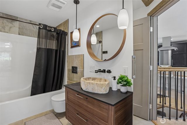 2002 211th Place SW, Lynnwood, WA 98036