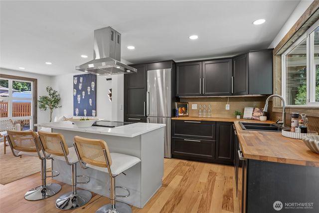 2002 211th Place SW, Lynnwood, WA 98036