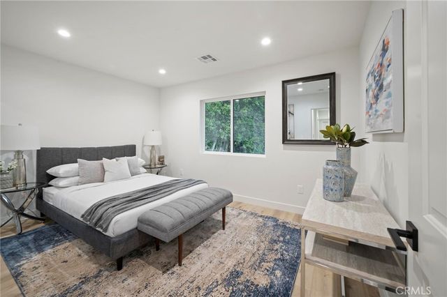 5865 Tobias Avenue, Sherman Oaks, CA 91411