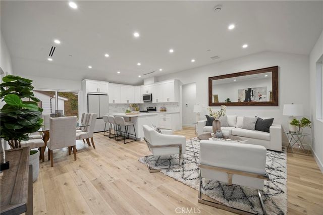 5865 Tobias Avenue, Sherman Oaks, CA 91411
