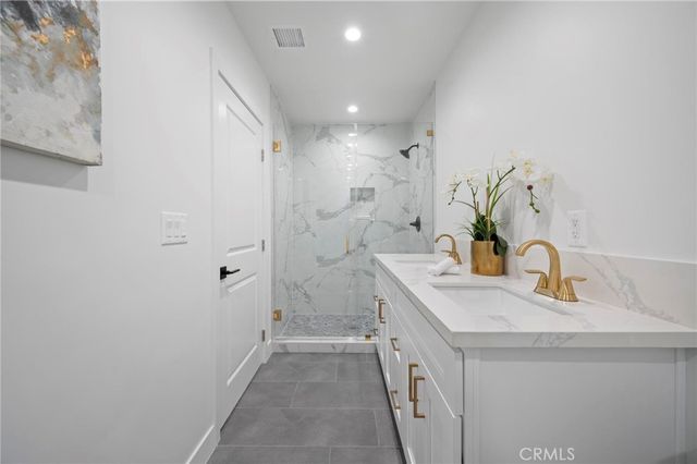 5865 Tobias Avenue, Sherman Oaks, CA 91411