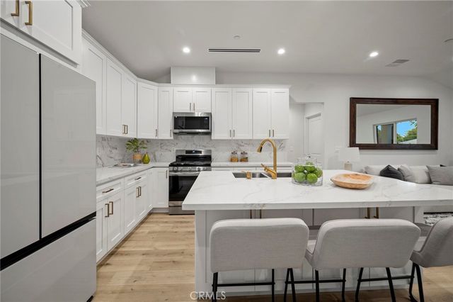 5865 Tobias Avenue, Sherman Oaks, CA 91411