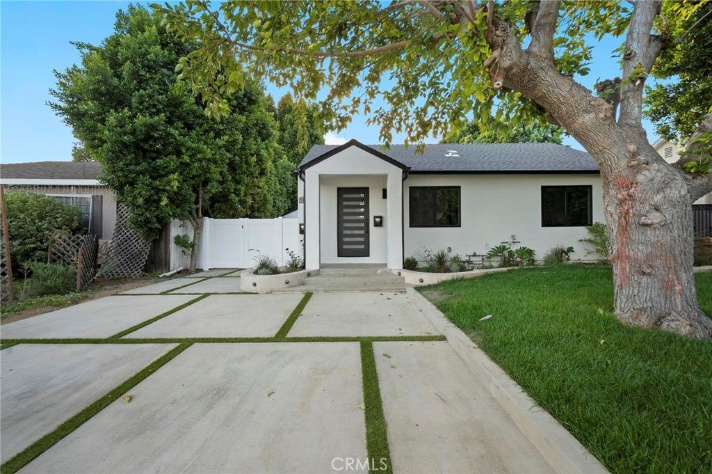 5865 Tobias Avenue, Sherman Oaks, CA 91411