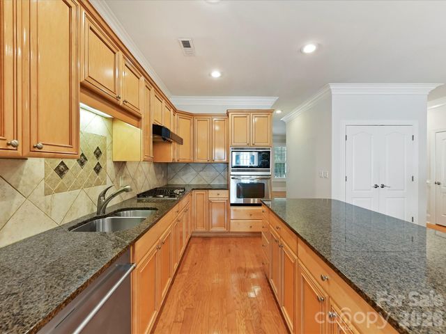 439 Ohenry Avenue, Davidson, NC 28036