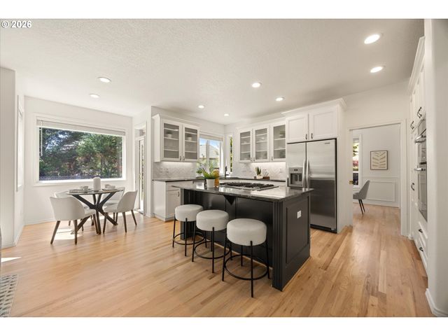 3817 Nw 120TH Ter, Portland, OR 97229