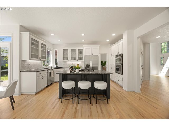 3817 Nw 120TH Ter, Portland, OR 97229