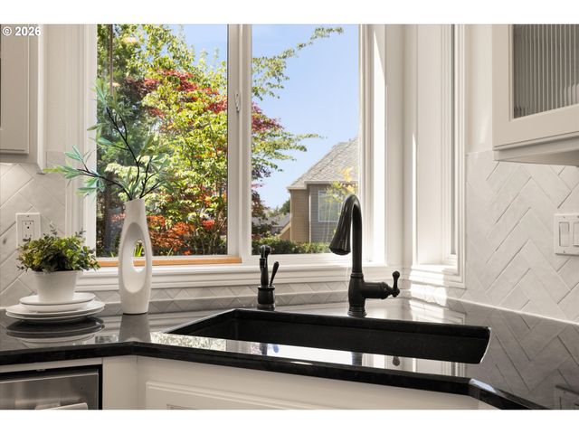 3817 Nw 120TH Ter, Portland, OR 97229