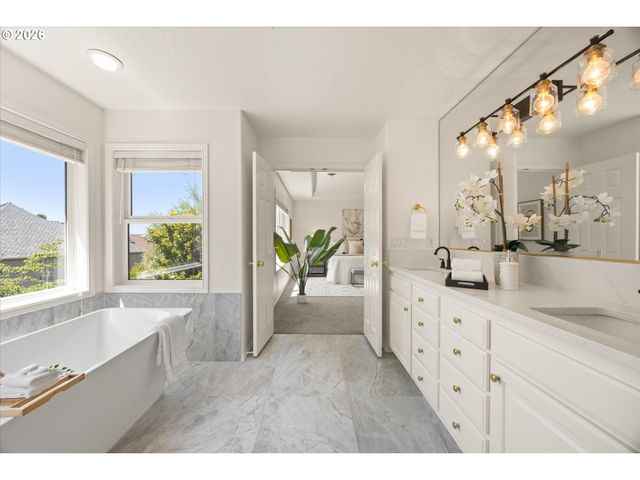 3817 Nw 120TH Ter, Portland, OR 97229