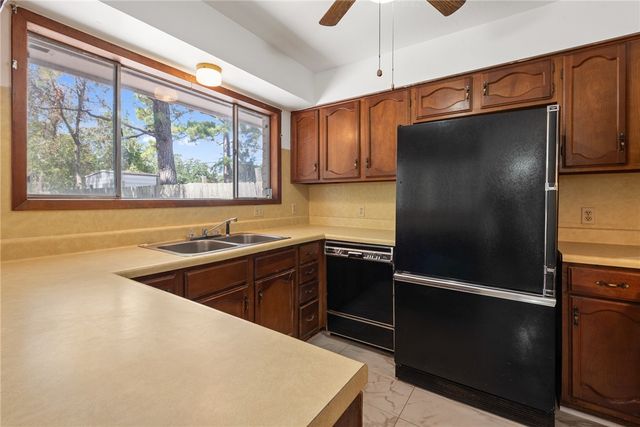 2904 Woodville Road, Bryan, TX 77803