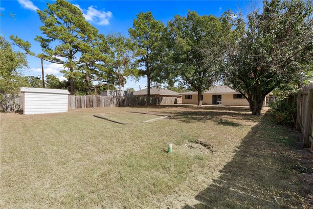 2904 Woodville Road, Bryan, TX 77803