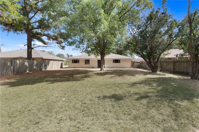 2904 Woodville Road, Bryan, TX 77803