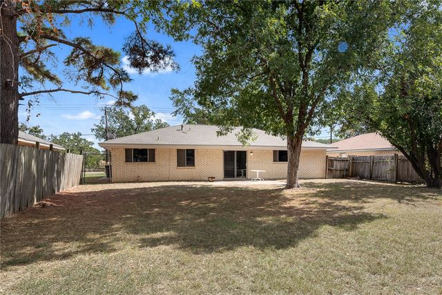2904 Woodville Road, Bryan, TX 77803