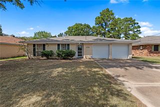 2904 Woodville Road, Bryan, TX 77803
