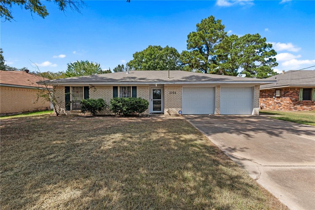 2904 Woodville Road, Bryan, TX 77803