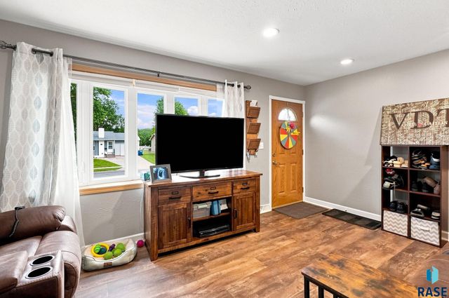 1405 S Bruce Rd Road, Sioux Falls, SD 57105