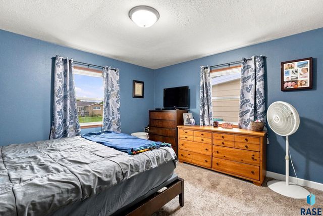 1405 S Bruce Rd Road, Sioux Falls, SD 57105