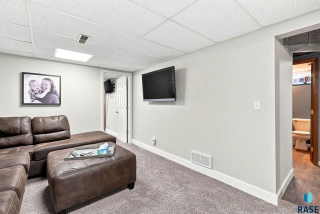 1405 S Bruce Rd Road, Sioux Falls, SD 57105