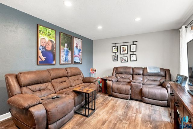 1405 S Bruce Rd Road, Sioux Falls, SD 57105