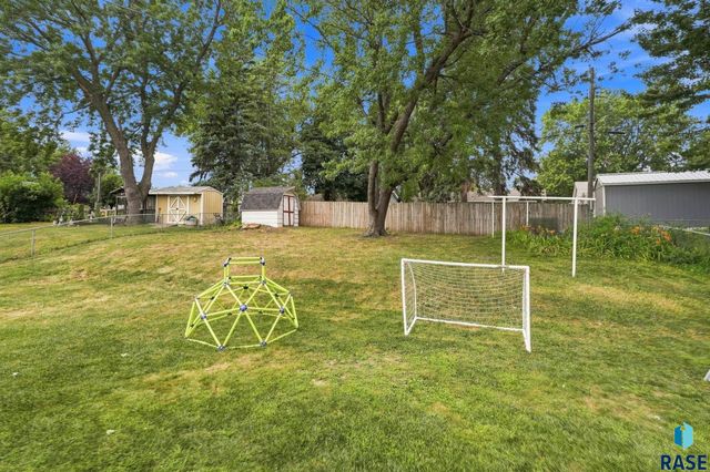 1405 S Bruce Rd Road, Sioux Falls, SD 57105