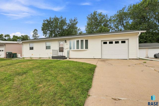 1405 S Bruce Rd Road, Sioux Falls, SD 57105