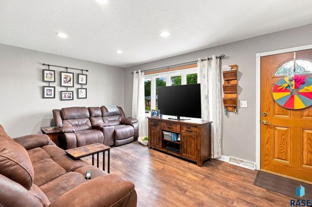 1405 S Bruce Rd Road, Sioux Falls, SD 57105