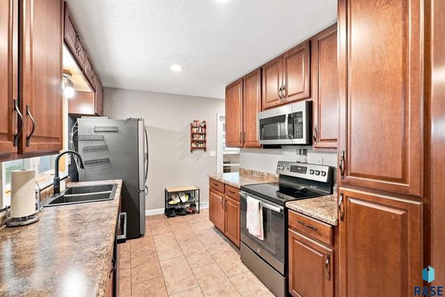 1405 S Bruce Rd Road, Sioux Falls, SD 57105