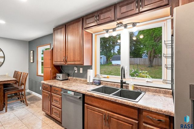 1405 S Bruce Rd Road, Sioux Falls, SD 57105