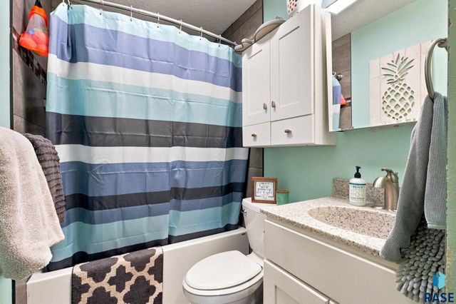 1405 S Bruce Rd Road, Sioux Falls, SD 57105